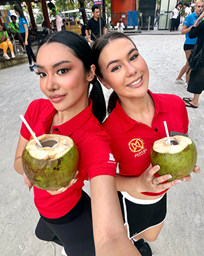 Minuman air kelapa yang menyegarkan untuk menutup Hari Olahraga yang luar biasa! Seru sekali.