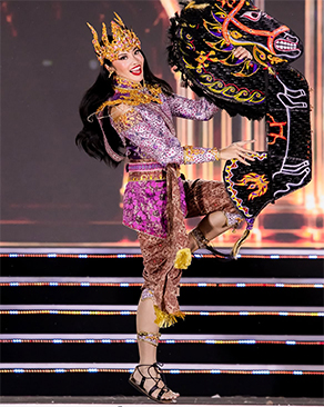 Miss World Indonesia @deybianca memukau lebih dari 10.000 penonton di acara Miss World Dances.