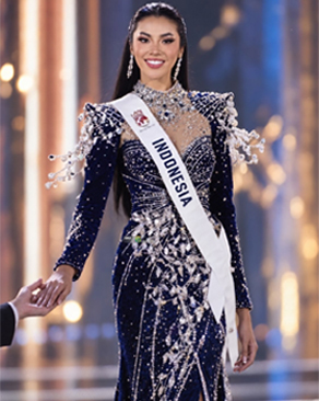 Ada sesuatu yang berbeda dari momen evening gown—lampu panggung, musik.