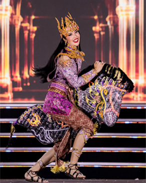 Miss World Indonesia @deybianca memukau lebih dari 10.000 penonton di acara Miss World Dances.